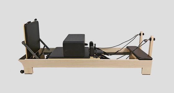 Quality Ergonomic Maple Wood Pilates Reformer U+PL001H with Inside Handle Design factory
