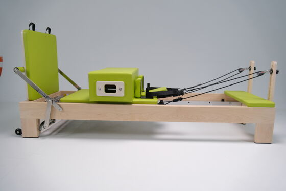 Ποιότητα U+PL001M Εξοπλισμός ξύλινου πιλάτε Maple Pilates Reformer ρυθμιζόμενος με αλουμινένιο κράμα οδηγός σιδηρόδρομος Εργοστάσιο